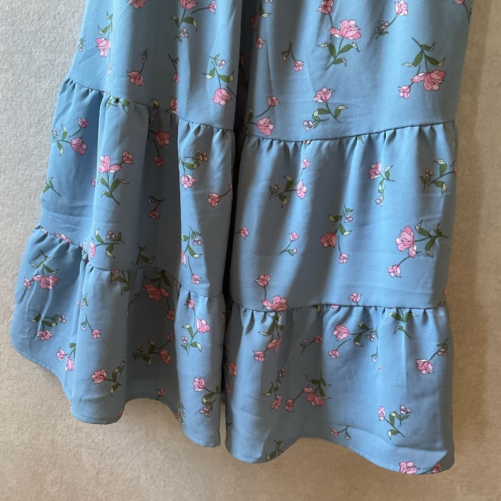 Inspired Hearts Floral Blue Dress. NWT Tiered skirt. Puffy sleeves. Size L. - Picture 2 of 9